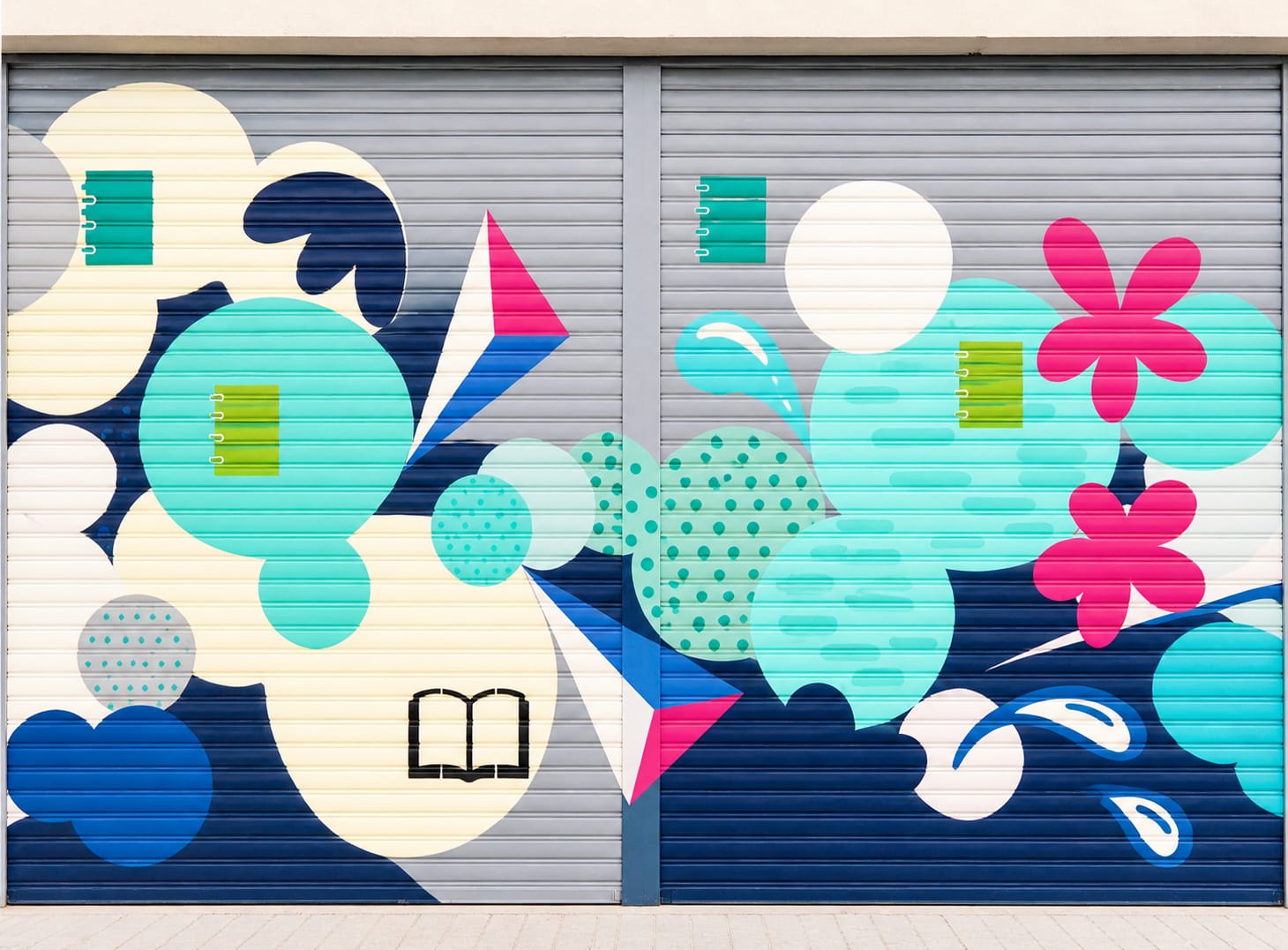 Mural decorativo institucional em ambiente comercial — pintura mural artística para empresa de Rod7