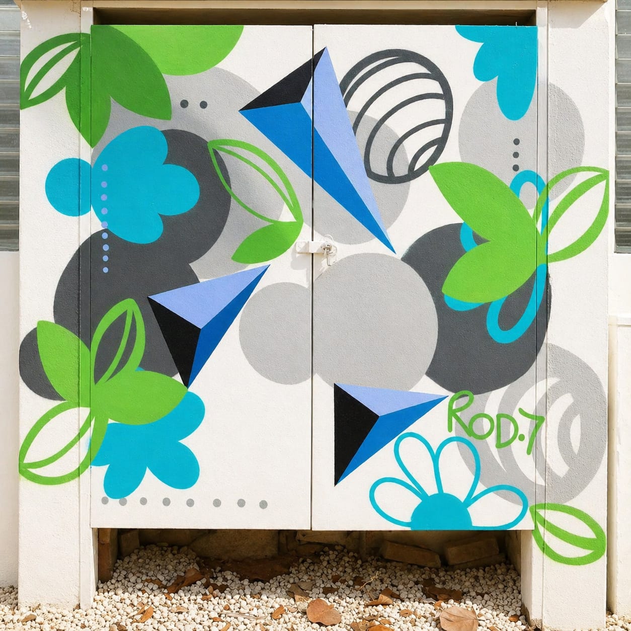 Detalhe de mural artístico em parede de ambiente comercial — muralista ROD7